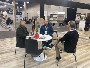 Khách hàng – Đối tác Mỹ hoàn toàn bị thuyết phục trước sản phẩm Sàn đá công nghệ SPC từ NeoFloor tại triển lãm TISE 2022